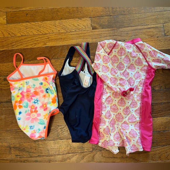 bundle of 3 swimsuits 12-24 months - Picture 2 of 4
